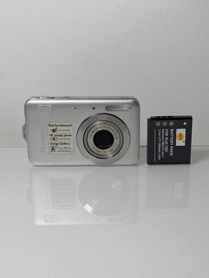 HP Photosmart R742 7.2MP Digital Camera (Tested Working)  - Image 1 of 4