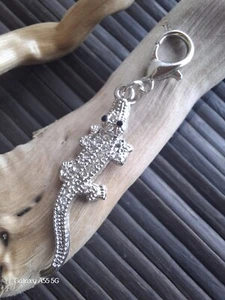 Porte clé / porte bonheur / câlin de poche crocodile argenté et strass blanc. - Imagen 1 de 3