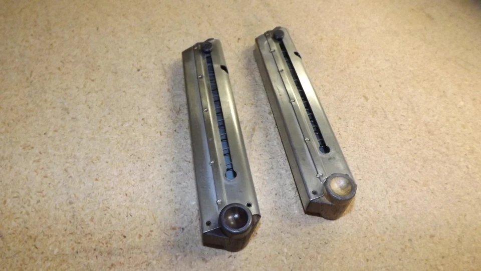 Lote de 2 - 7º pentes para Luger P08 P-08 -- 9mm -- Base de madeira - Imagem 1 de 4