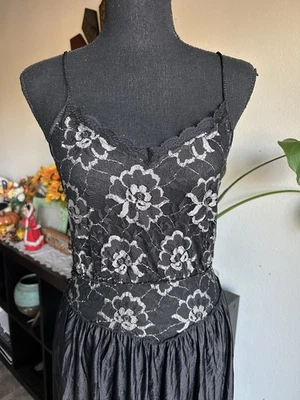 Camisón de Colección Años 70 Undercover Wear Negro Encaje Hasta el Suelo Talla Pequeña Hecho en EE. UU. Foto 1 de 4