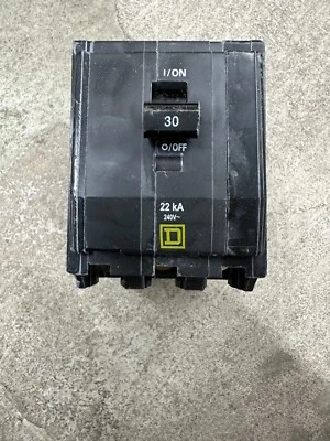 Square D QO330VH- 3 Pole 30 Amp 240 VAC 22K plug-in circuit breaker - Image 1 of 4
