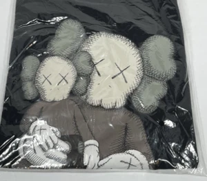 KAWS x Uniqlo UT Short Sleeve Graphic T-Shirt Black FW23 US Size MEDIUM New - Picture 1 of 1