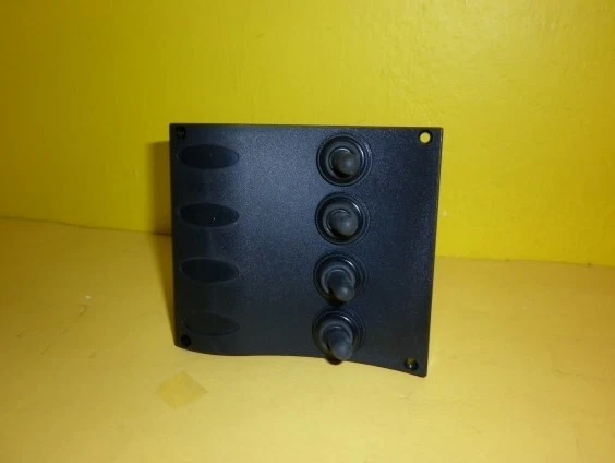 Pannello elettrico 4 interruttori stagni barca - Immagine 1 di 1