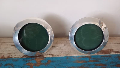 Un par de marcos de fotos redondos plateados de tamaño mediano de Jorge V (fechados 1914 y 1915) Foto 1 de 4