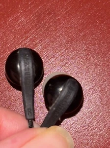 SAMSUNG Black Wired Earbuds - Picture 1 of 3