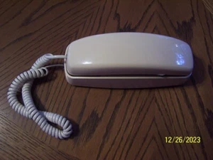 AT&T 210 Basic Trimline Corded Phone Single Line Beige - Zdjęcie 1 z 4