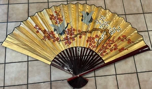 Ventola orientale grande da parete decorativa in legno made in China dipinta floreale tonalità oro - Foto 1 di 9