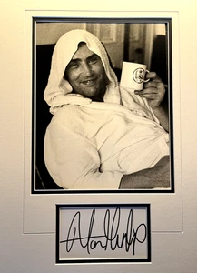 ALAN MINTER - WORLD CHAMPION BOXER - EXCELLENT SIGNED PHOTO DISPLAY - Picture 1 of 1