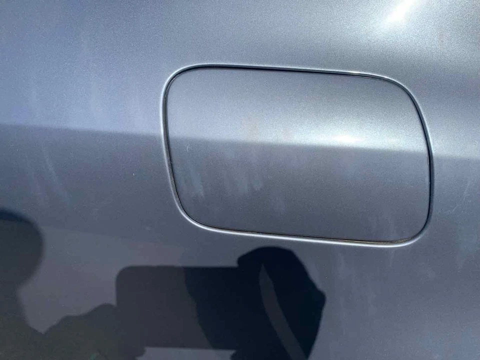 04 05 06 07 08 09 10 奥迪 A8 油箱门代码 = LY7H — 第 1/1 张图片