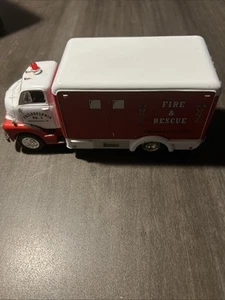 First Gear 1952 GMC Philadelphia Red Fire & Rescue Van 1:34 Scale 18-1342 - Picture 1 of 4