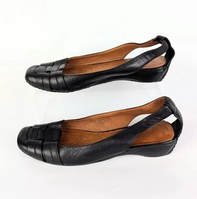 Gentle Souls by Kenneth Cole Genuine Leather Black Sandals size US 6.5M - Image 1 of 4