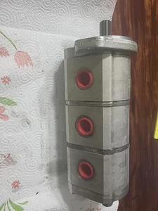 Hydraulic Triple Gear Pump 6668699 Bobcat Excavator 331 334 Please Read It Leaks - Picture 1 of 15