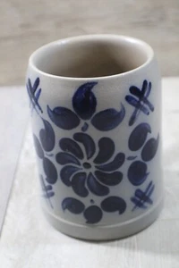 Tazza vintage tedesca in gres floreale blu grigio timbro Schilz 0,5L - Foto 1 di 7