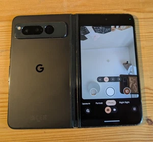 Google Pixel Fold 256 Go noir obsidienne abîmé - écran intérieur ne fonctionne pas - Photo 1 sur 12