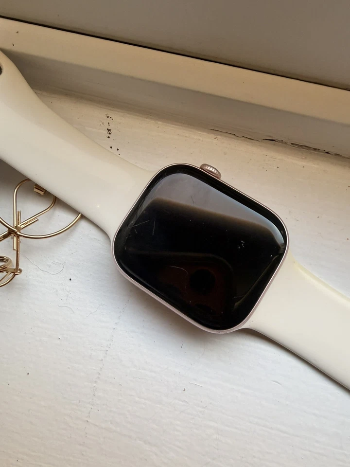 Apple Watch Series 10 (46 мм, GPS + LTE) — алюминиевый белый спортивный браслет Starlight - Изображение 1 из 4