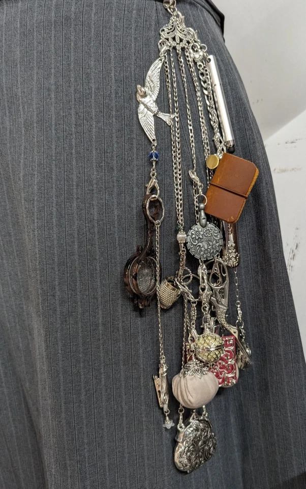 Caja de regalo Ultimate Chatelaine incluye Chatelaine y 15 accesorios populares Foto 1 de 4