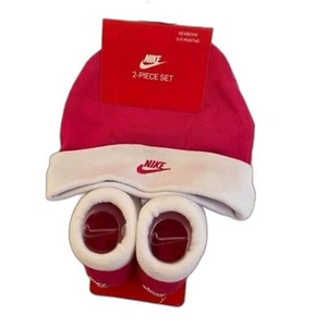 Nike newborn 2 piece set 0-6 months Pink/ baby hat /socks New with tag - Picture 1 of 4