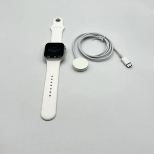Apple Watch Series 6 44mm Boîtier en Aluminium avec Bracelet Sport Blanc - Photo 1 sur 5