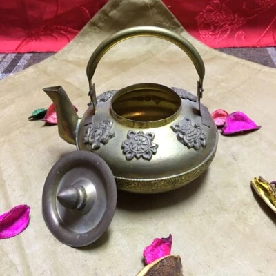 Antigua jarra árabe antigua de colección grabada en cobre olla de leche decorativa - ابريق انتيك Foto 1 de 4