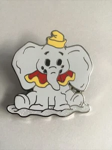 DISNEY DUMBO SCHNEEMANN ANSTECKNADEL URLAUB DISNEY PARKS - BOXED MYSTERY PIN SERIE NEU - Bild 1 von 3