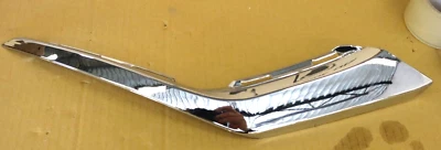 NUEVO OEM 16-20 Mitsubishi Outlander parachoques delantero derecho moldura 6407A144 Foto 1 de 4