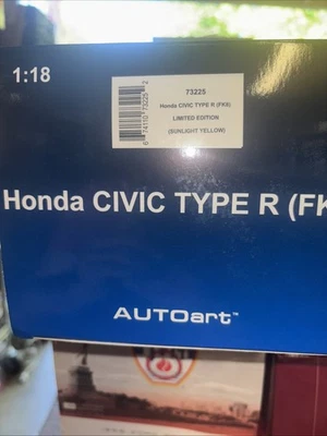 Honda Civic Type R (FK8) 2021 AUTOART escala amarilla 1/18 Foto 1 de 4