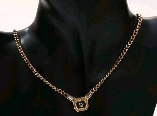 Collana Dior oro logo catena strass 39 cm L20 mm x H13 mm CD autentico nuovo con scatola