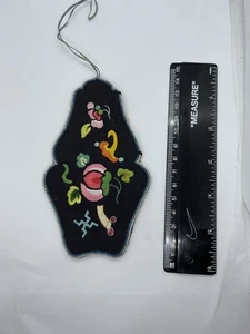 Antiker chinesischer Seidenfächerhalter Stickerei Pomander Ende 19. Jh. Anfang 20. Jh. - Bild 1 von 2