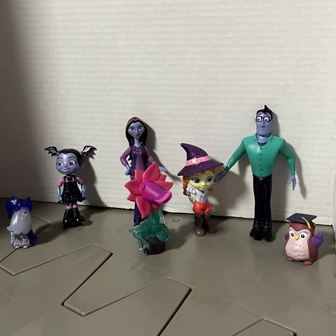 Disney Vampirina Cover