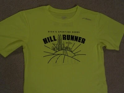 CAMISA OFICIAL DE CORREDOR DE COLINAS BROOKS PITTSBURGH MARATHON MEDIANA DRI-FIT POLLAS Foto 1 de 2