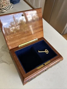 Vintage Mid Century Wooden Musical Trinket Box W/Key - Picture 1 of 10