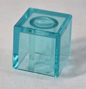 Lego Stck. - trans-hellblaue Minifigur, Kopf, modifizierter Würfel - Nr. 19729 - Bild 1 von 2