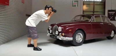Figure Photographer Car Show Garage Workshop Weekend AD-38312 1:24 Scale Fig 4 - Image 1 of 4