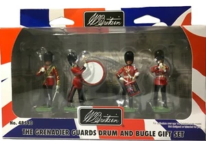 BRITAINS BRITISH CEREMONIAL 48540 BRITISH GRENADIER GUARDS DRUM & BUGLE GIFT SET - Picture 1 of 1