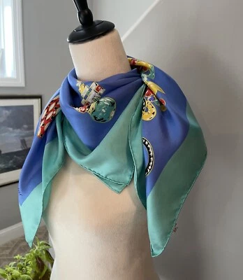 MUST De CARTIER PARIS Bufanda de Seda con Etiqueta RARA “Diamantes y Rubíes” Francia 33x32 Foto 1 de 4