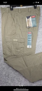 Neu mit Etikett Wrangler lockere Passform Cargohose Tech Tasche Größe 40 x 32 khaki Herrenjeans - Bild 1 von 7