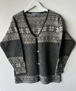 ICELANDIC DESIGN Damen Medium Wolle Strickjacke Metallverschluss Nordic Fair Isle - Bild 1 von 6