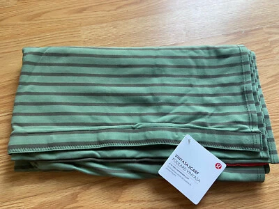 NUEVO CON ETIQUETAS Lululemon Vinyasa Bufanda Deenie Rayas Desierto Oliva Fatiga Verde Foto 1 de 3