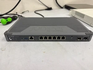 Juniper Networks SRX300 Services Gateway -No Adapter - Photo 1/5