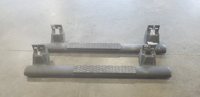 23 JUEGO ESTRIBO DODGE RAM 5500 PAR NEGRO 2 PUERTAS CON HERRAJES Foto 1 de 4