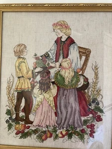 VINTAGE HAND EMBROIDERED PICTURE FRAMED- BEAUTIFUL FAMILY SCENE CHILDREN - Picture 1 of 12