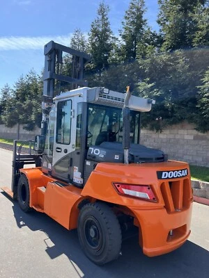 Carretilla elevadora Doosan D70s-7 2019 15500 lb 2 etapas diésel cabina de aire acondicionado video Foto 1 de 4