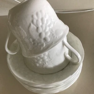 WEDGWOOD STRAWBERRY/VINE WHITE KAFFEE/TEE Tasse/Untertasse 2er Set kaum benutzt  - Bild 1 von 9