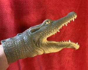 Vintage Club Earth 1996 Alligator Vinyl  Hand Puppet 11” - Picture 1 of 11