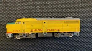 Model Power HO FA2 locomotive Union Pacific #1476A, runs OK - Picture 1 of 6