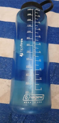 Botella de agua Nalgene boca ancha silo 48 oz. Tapa de amarre giratoria azul/negro Foto 1 de 4
