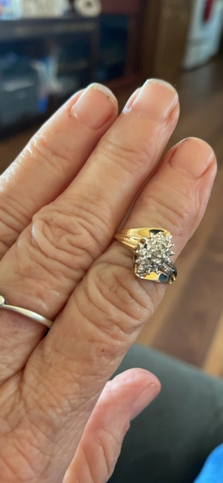 Anillo de cóctel de diamantes de oro de 12 quilates nuevo Foto 1 de 3