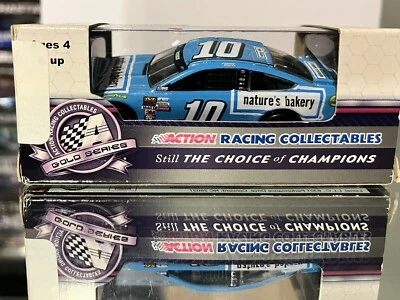 Action 1/64 NASCAR 2017 #10 Danica Patrick Nature’s Bakery 福特 Fusion 压铸 — 第 1/3 张图片