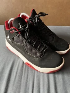 Air Jordan Max Aura 2 - UK Größe 6 - Weiß / Schwarz / Rot Junior Nike Air Junior - Bild 1 von 7
