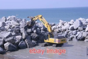 PHOTO  MOVING GIANT ROCKS:  BORTH SEA DEFENCES AS THE TIDE GOES OUT THE ROCKS DR - Bild 1 von 1